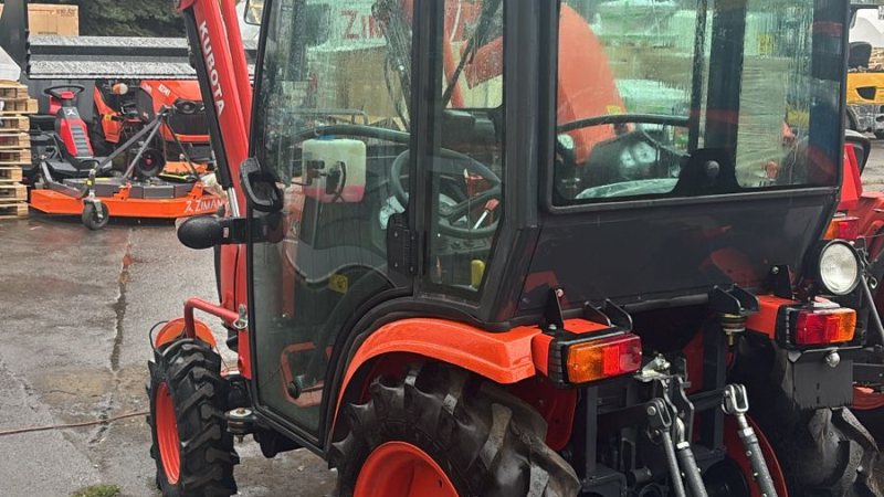 Минитрактор Kubota B2441 с кабиной