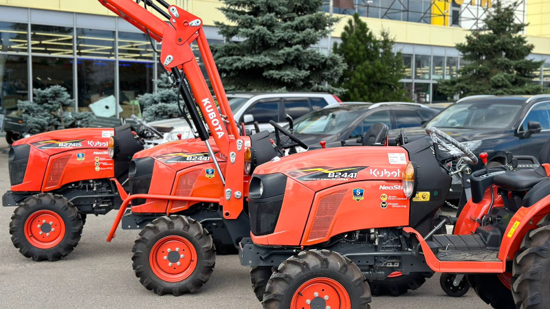 Минитрактор Kubota B2441 с кабиной